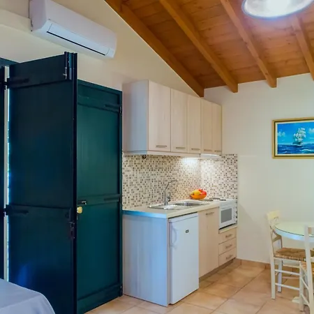 Anthias Garden Apartment Frinion Exterior photo